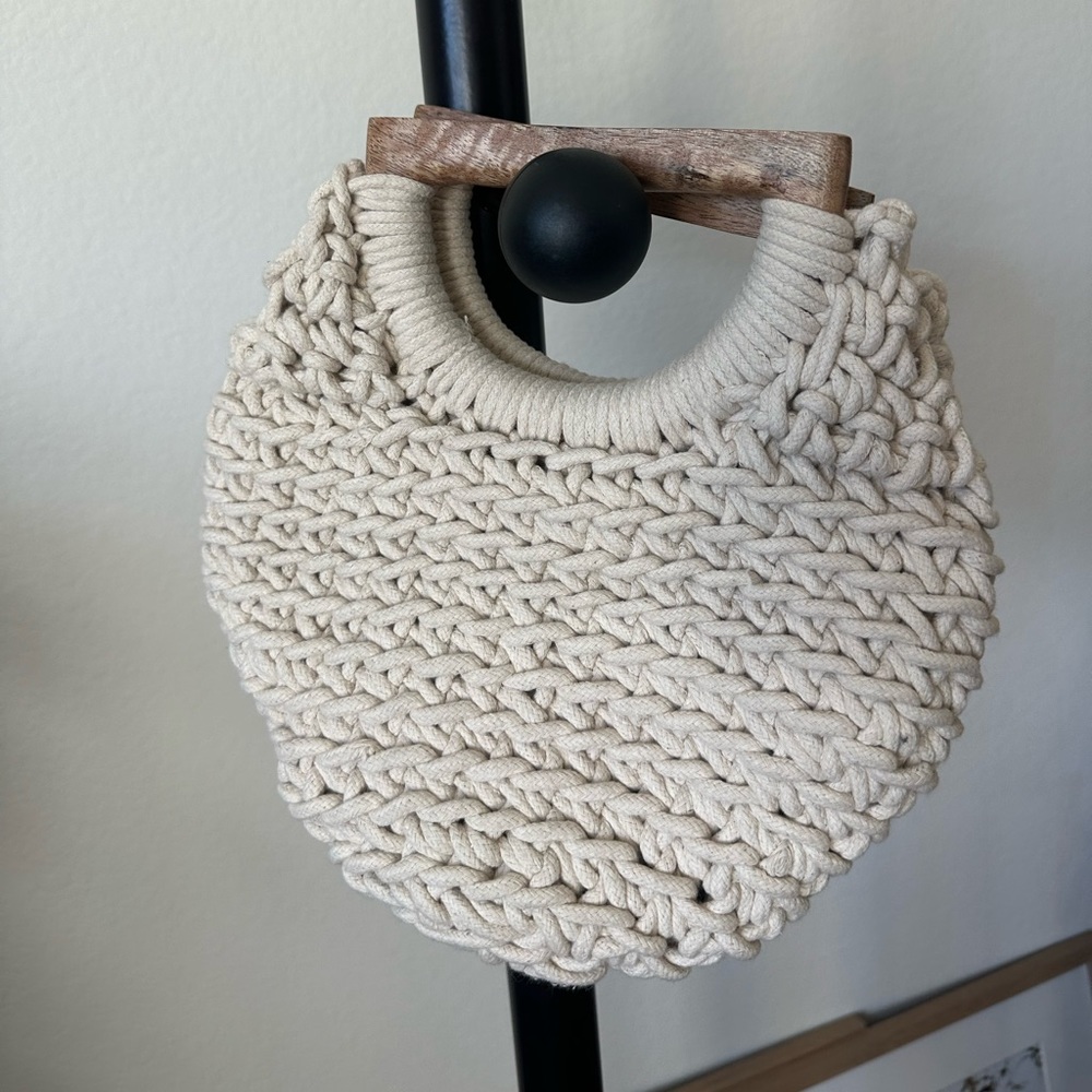 Beachy clutch